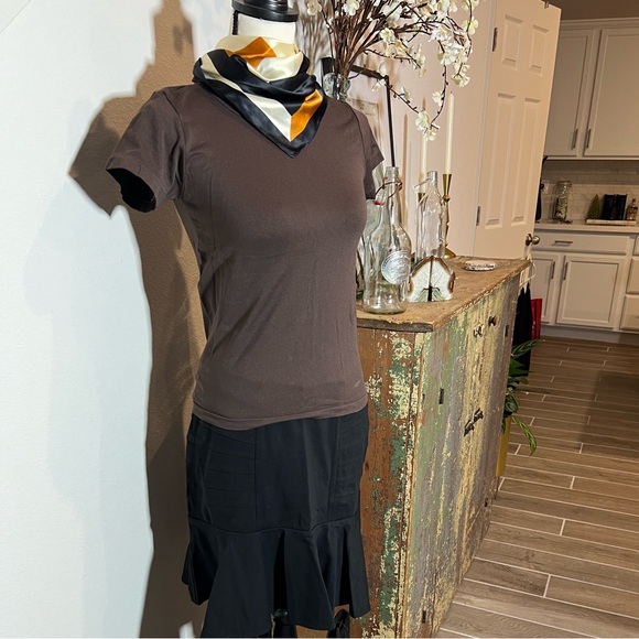 Women’s short sleeved shirt, size small/medium. - Picture 2 of 6